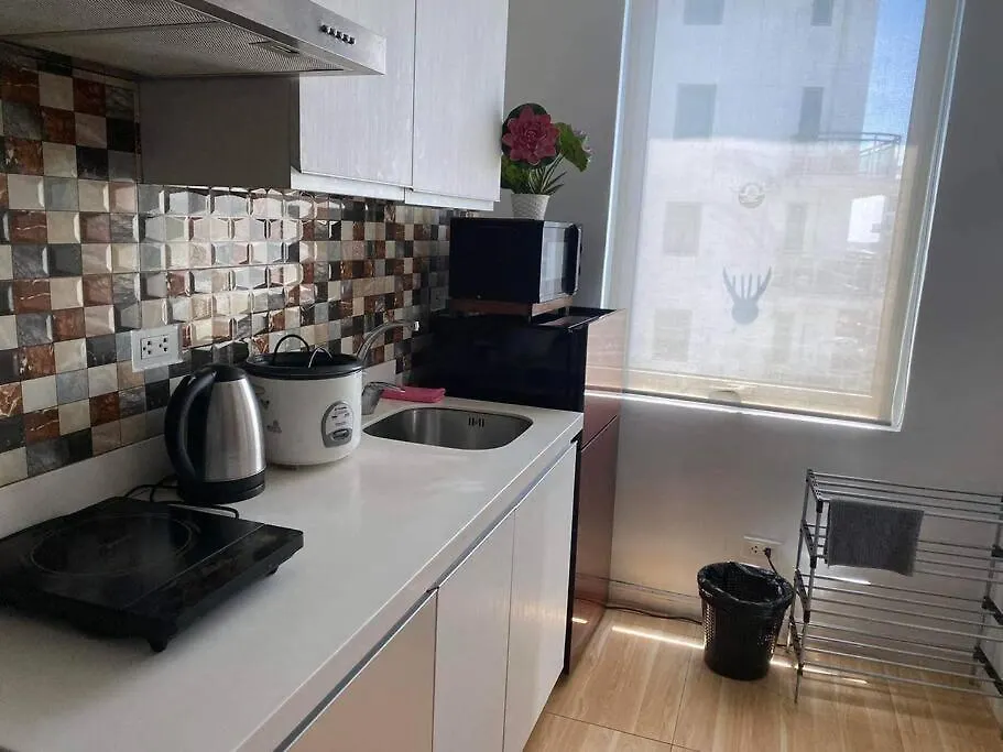 Azure Urban Resort A13 Near Airport Wavepool مانيلا 0*,  الفلبين